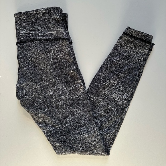 lululemon athletica Pants - Lululemon wunder under High Rise Legging, Size 6